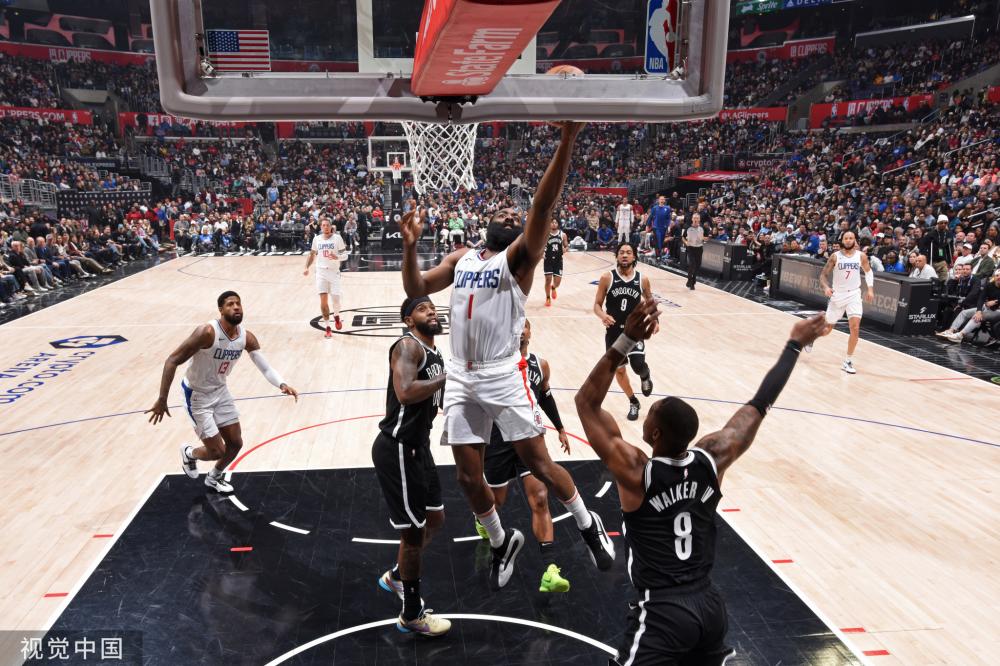 他们不仅挥 他们不仅挥